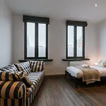 Huswell - Charming Urban Retreat, 15 Minutes From Station