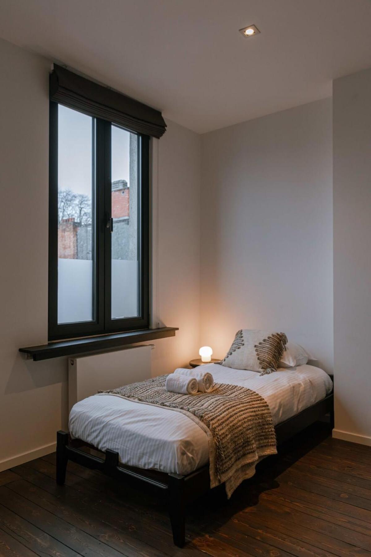Huswell - Charming Urban Retreat, 15 Minutes From Station Vakantiehuis Antwerpen