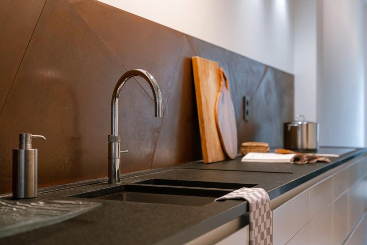 Huswell - Charming Urban Retreat, 15 Minutes From Station Antwerpen