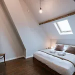 Huswell - Charming Urban Retreat, 15 Minutes From Station