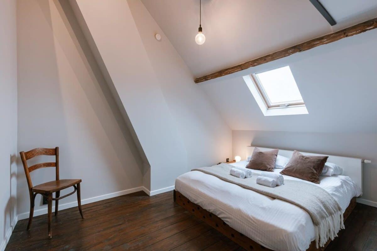 Huswell - Charming Urban Retreat, 15 Minutes From Station