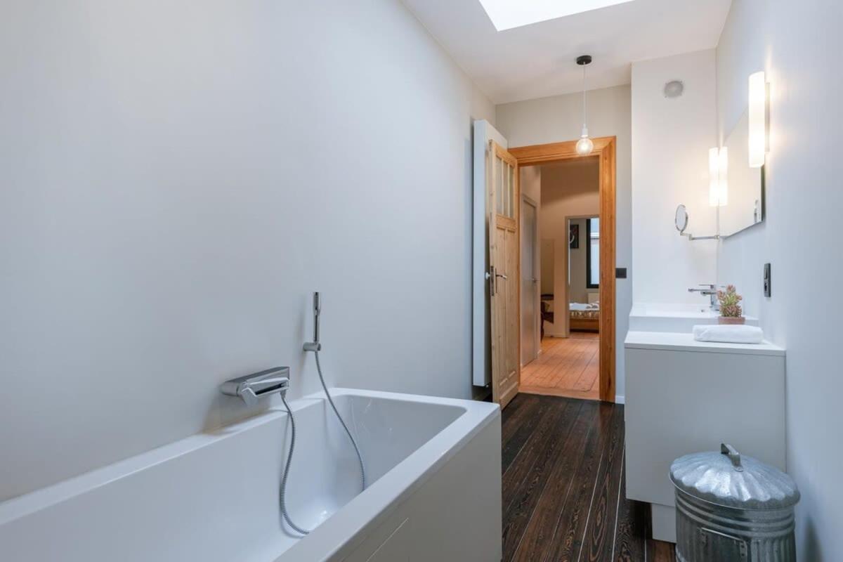 Huswell - Charming Urban Retreat, 15 Minutes From Station
